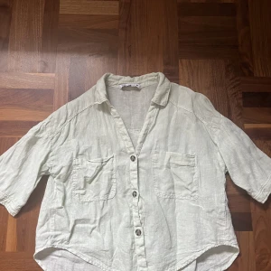 Linneskjorta zara  - Kortärmad linneskjorta från Zara  Ljusgrön 