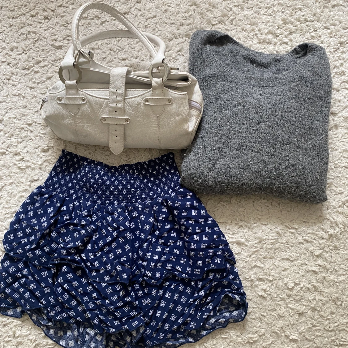 Kjol, väska, stickad tröja  - 91