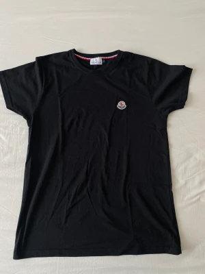 Moncler T-shirt  - Moncler T-shirt 