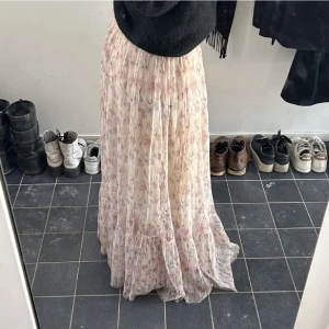 Långkjol  - Från Zara så fin 💜