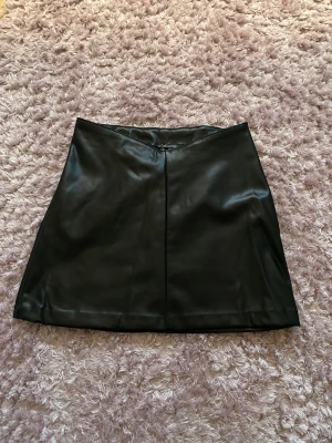 Storlek: xs - Skin kjol från hm i storlek xs. Väldigt bra skick