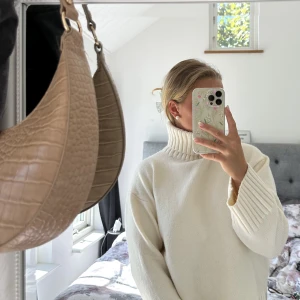 Stickad tröja  - Stickad tröja, endast testa! Sitter oversized.