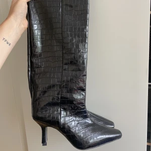 Skinnboots - Helt nya från asos. Hann inte skicka tillbaka så därav säljer jag de. Inköpta för 1799