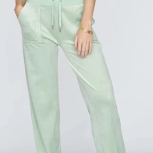 Helt nya o använda juicy byxkor  - Helt nya och o använda juicy byxkor säljs. Jätte fina och sköna byxkor. Priset kan diskuteras 