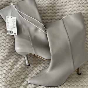 H&M stövlar  - Helt nya med lapp kvar! 