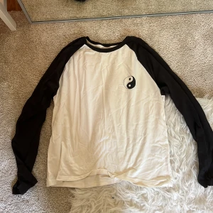 Långärmad tröja - Långärmad tröja från kappahls barnavdelning 💗bra skick 💕passar någon med storlek xs/s 💓