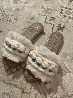 Tofflor  - Jättefin tofflor, helt nya storlek 37.