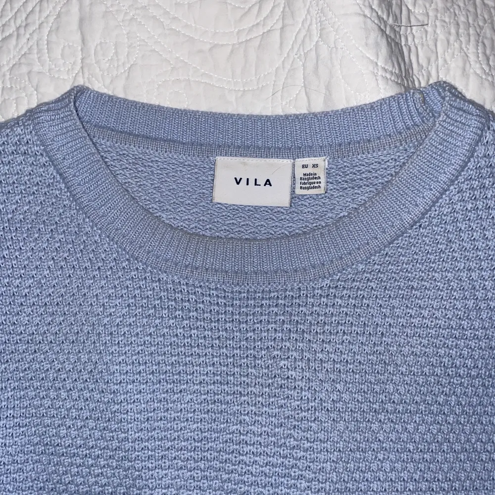 Super söt blå stickad kortärmad tröja från vila storlek xs🌟🌟. Toppar.