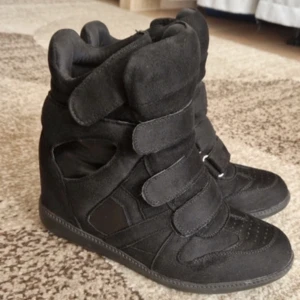 Isabel marant liknande skor  - Mycket bra skick💗 (man kan köpa dom direkt för 700kr)