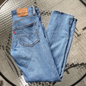 Levis 511! - Tja! Säljer ett par riktigt schysta levis jeans i suveränt skick, modell: 511. Hör av er vid frågor!