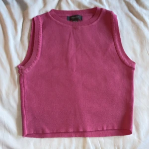 Söt topp  - En söt topp från primark🙏🏻 köpte den när jag var i London använt endast 1 gång 