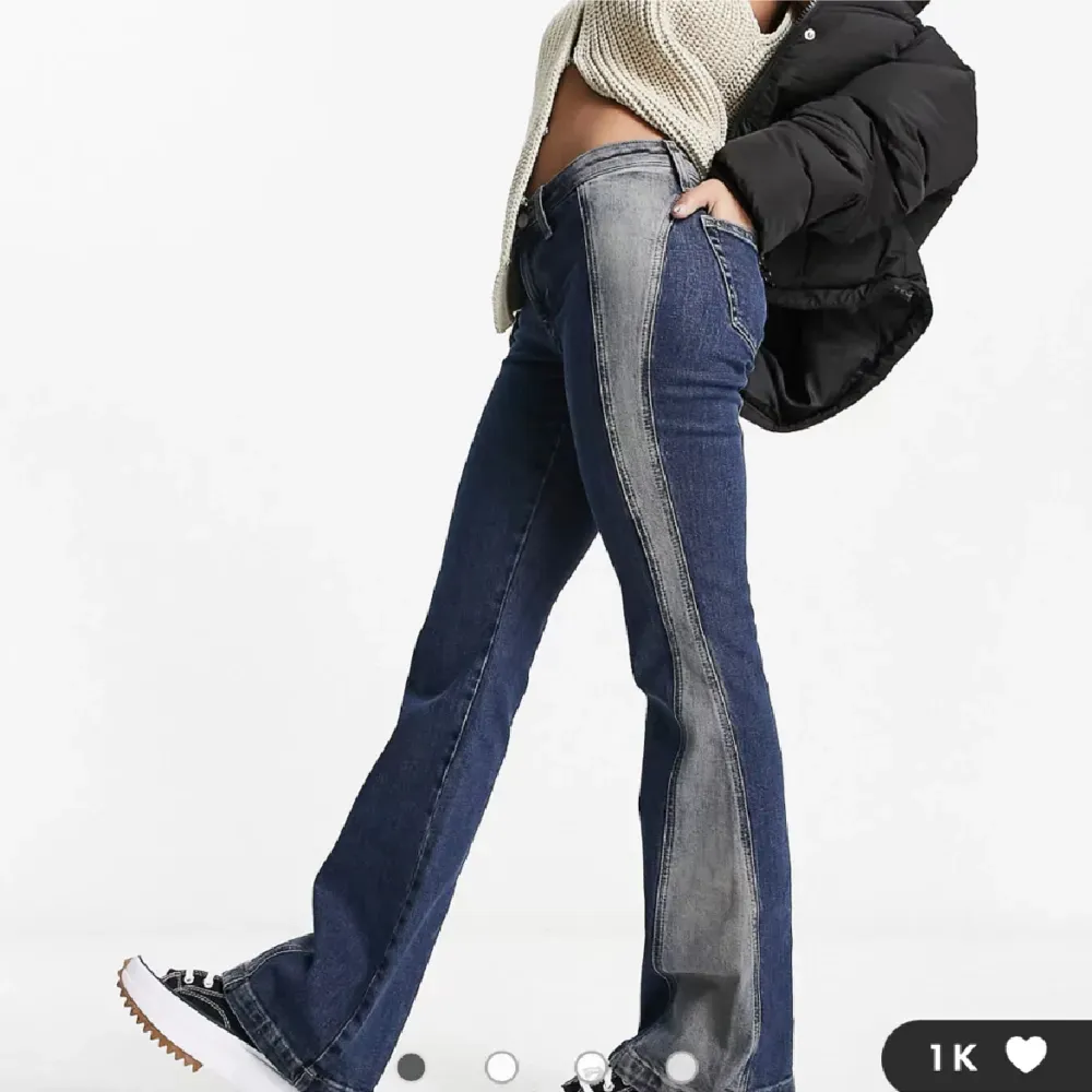 Säljer dessa jättefin jeans från Weekday! Använda fåtal gånger . Jeans & Byxor.