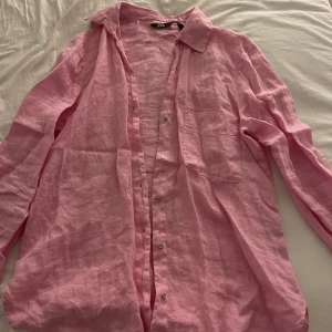 Skjorta - Zara - Rosa skjorta från Zara, storlek S. Endast använd 1 gång. 🩷