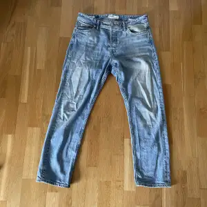 Jeans från jack&jones. Använda och bleknat som syns på bilderna! 