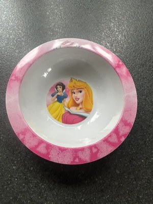 Prinsesstallrik - Liten djuptallrik i plast. 