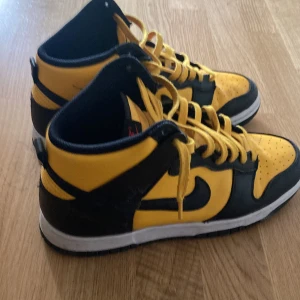 Nike dunk high reverse goldenrod  - Storlek 42,5. Pris kan diskuteras 