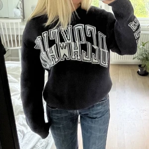 Blå stickad tröja  - Stickad tröja från weekday 