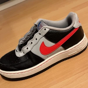 Nike air forces - Jätte bra skick. Använt cirka 10gångee