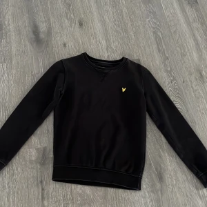Tröja - En lyle&scott träja som är i ganska bra skick. Använt några gånger