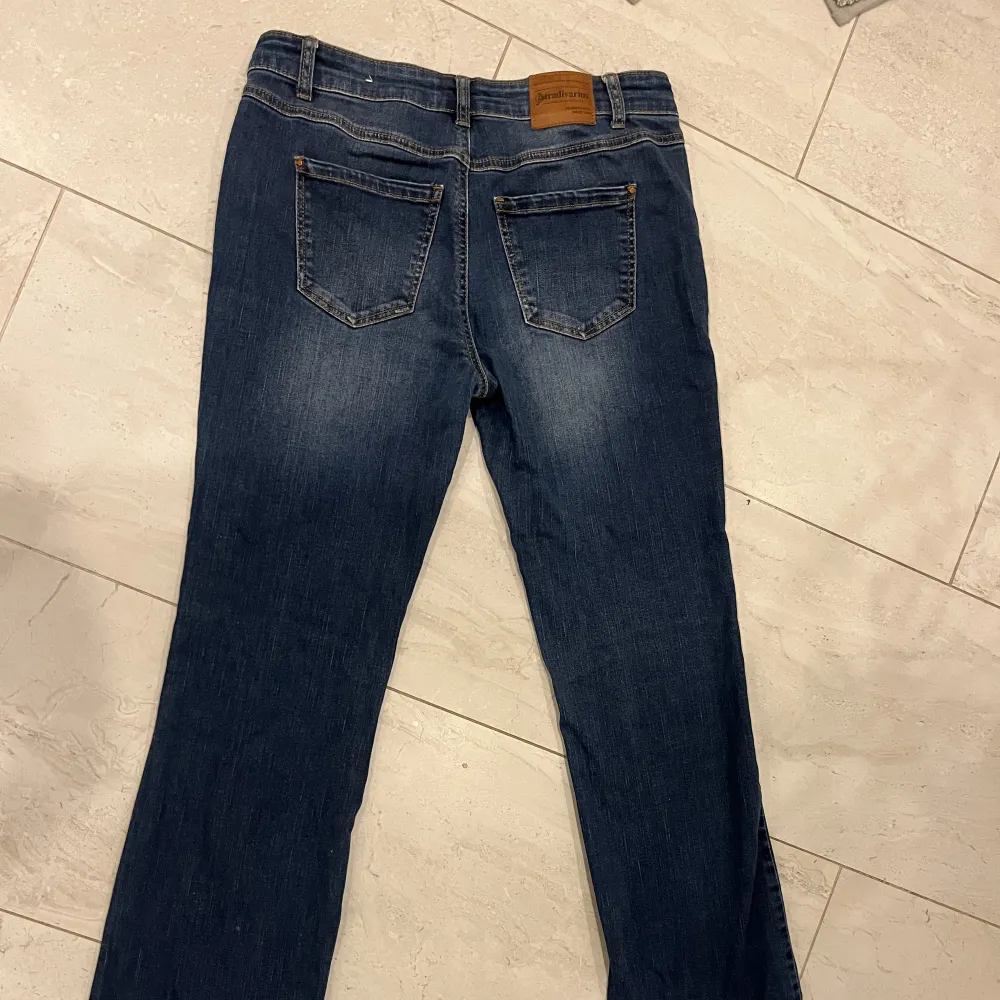 Snygga lågmidjade jeans är inte i min strl så får ingen användning av dem tyvärr.. Jeans & Byxor.