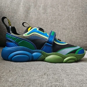 Moschino sneakers - Moschino sneakers, strl 43 oanvända, nypris runt 6000kr