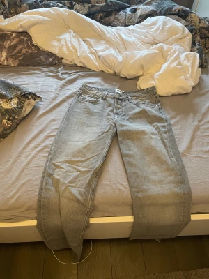 Lowwaist jeans  - Säljer dessa jeans från lager157 i modellen icon. I storlek S dam, de är aldrig använda men lapparna är inte kvar. Köparen står för frakt 