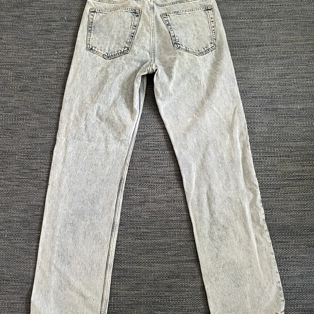 Ett par stentvättade jeans ifrån Arkey. Påminner om 501:or i passformen. Perfekt skick. Nypris: 1200 kr. . Jeans & Byxor.