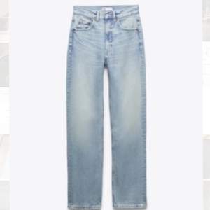 Säljer oanvända jeans från zara, storlek 38. Då de inte kommer till användning för mig☺️ säljer för 200 kr, köparen står för frakt!