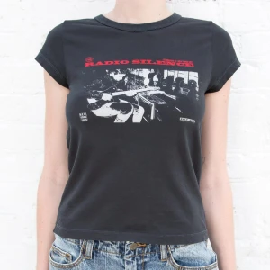 Radio silence topp - Säljer min brandy t-shirt, foton och pris går att diskutera🤍