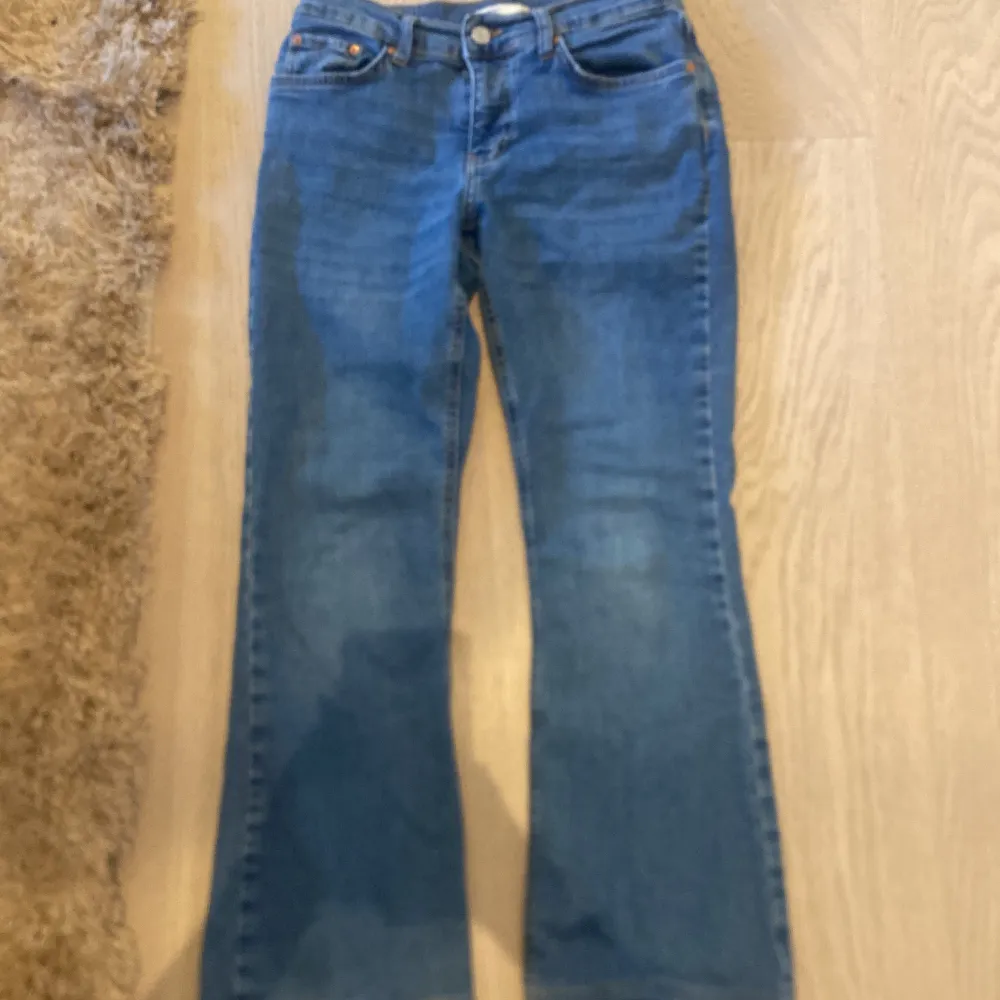 För fina jeans ifrån GinaTricot, säljer dom pågrund av att det sitter för tajt och att d är for korta.💘😩Säljer för 360kr, original pris 500kr. Jätte fina o så värt att köpa!💘🙏. Jeans & Byxor.