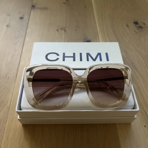 CHIMI 108 ECRU - Säljer mina Chimi 108 Ecru😎 använd fåtal gånger!!! Inga tecken på användning 🥰