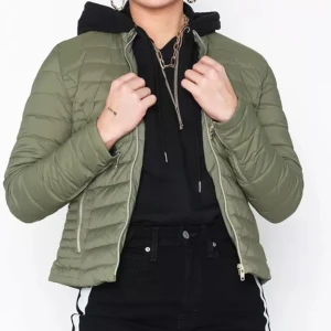 ROCKANDBLUE jacka - Olivgrön rockandblue jacka i storlek 42. Köpt på Design Only. Jackan är lite figursydd och sätter sig fint på kroppen. Den är i jättefint skick! Nypris 1499 💓