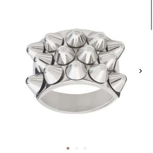 Edblad ring! - En silvrig Edblad ring i storlek S, använder inte silver. Original pris:399kr. Pris går att diskutera ❤️