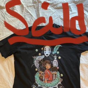 3 st Studio ghibli tröjo:D - Säljer dessa tre studio ghibli tröjor! 80kr st, alla tre kostar sammanlagt 250kr+frakt!❤️❤️