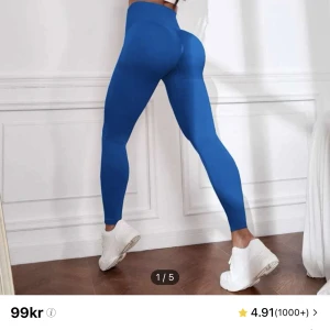 Blåa tights från shein  - Säljer ett par blåa superfina tights från shein. Använda några gånger. Fin scrunch bak