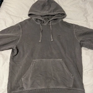 Neuw hoodie - Neuw hoodie strl xl i bra skick