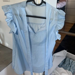 Blus - Så fin blus, saknar lapp så vet inte vart den är ifrån🫶🏻
