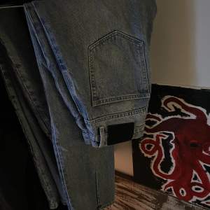 Sjukt coola jeans från carlings i märket neuw, rak jeans i mid Endast använda fåtal tillfällen Storlek W30 L33 Nypris: 850kr
