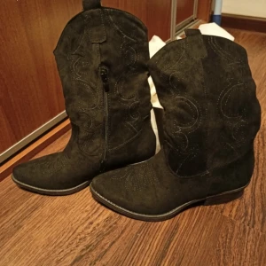 Cowboy boots  - Säljer mina cowboy boots 