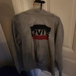 Bekväm Levis hoodie använd bara 5 ggr