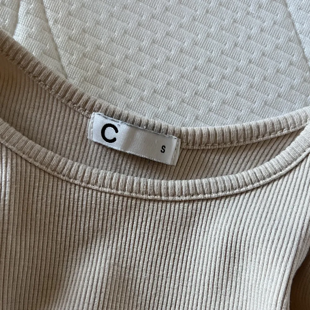 Midi klänning från cubus i beige🩷. Klänningar.