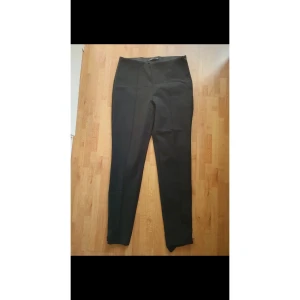 Kostymbyxor  - Kostymbyxor ifrån Zara. Storlek 38/M