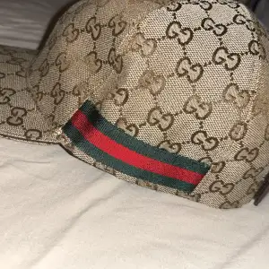 Beige gucci keps helt ny typ haft den 1-2 månader