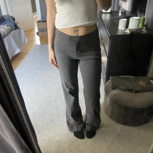 Vintage kostymbyxor  - Vintage kostymbyxor från vero Moda i storlek 38 
