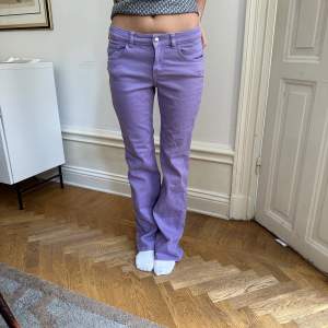 Så fina unika bootcut jeans! perfekta färgen 💕🙌🏽🙌🏽🌟