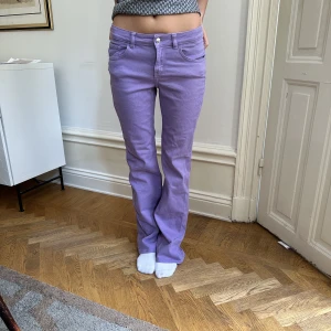 Lila jeans!! - Så fina unika bootcut jeans! perfekta färgen 💕🙌🏽🙌🏽🌟