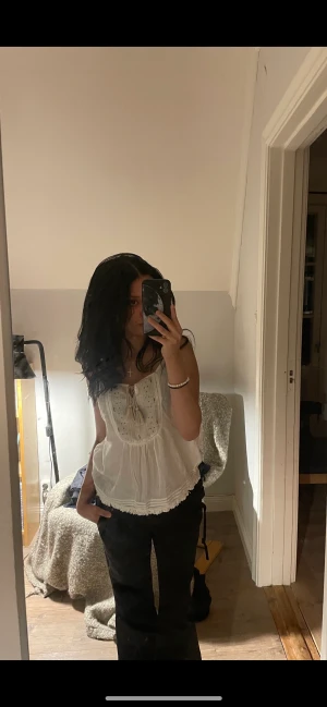 Top från indiska. - Super snygg vit topp ifrån Indiska. Nyskick! 