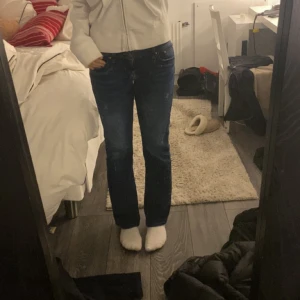 LTB jeans  - Ett or LTB jeans som är uppsprättade längst ner då ja ville ha de lite längre (är 160)! 