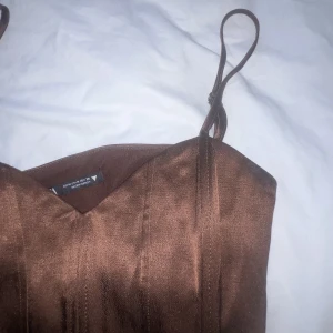 Topp - Snygg topp från Zara💕Silkesmaterial, bekväm och i bra skick.