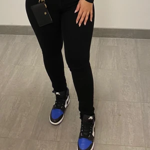 Air Jordan 1 high Royal blue - Air Jordan 1 high i färgen Royal blue. Bra skick. Strlk 36. 